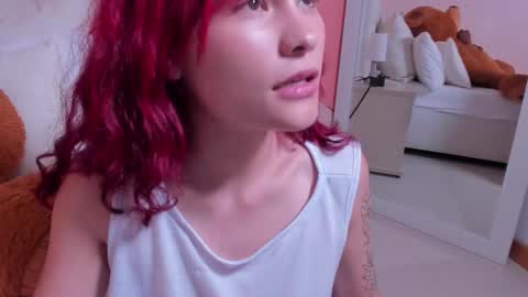 Mae Lyra online show from November 6, 10:15 pm