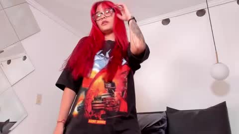 Mae Lyra online show from May 27, 5:21 pm