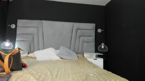 MAEE ANGELS online show from February 13, 9:50 pm