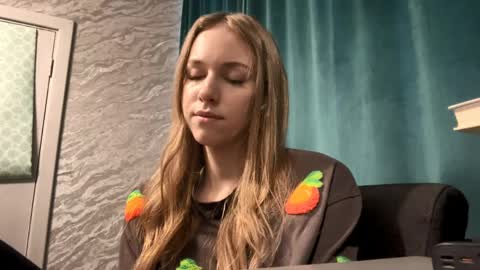 Sara online show from March 29, 6:23 am