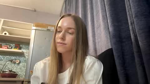 Sara online show from February 19, 8:03 am