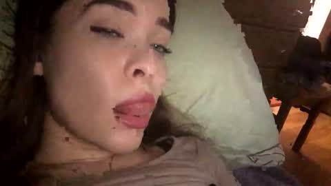 Snapshot of magggg658318 chatting on October 17, 1:25 pm magggg658318 online show from October 17, 1:25 pm