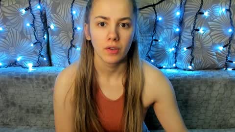 Snapshot of maggiecake chatting on December 7, 4:20 am Maggie online show from December 7, 4:20 am