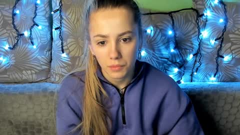 Snapshot of maggiecake chatting on January 12, 5:45 am Maggie online show from January 12, 5:45 am
