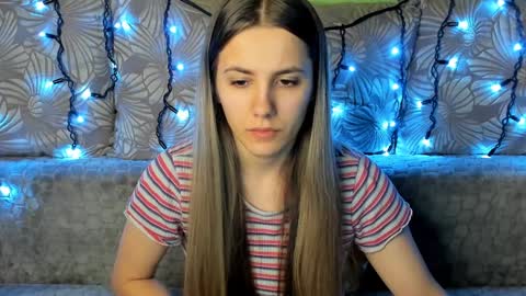 Snapshot of maggiecake chatting on December 24, 12:44 am Maggie online show from December 24, 12:44 am