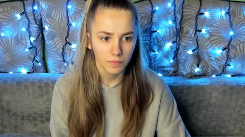 Snapshot of maggiecake chatting on December 5, 2:53 am Maggie online show from December 5, 2:53 am