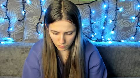 Snapshot of maggiecake chatting on December 15, 12:40 am Maggie online show from December 15, 12:40 am
