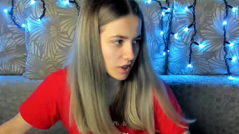 Maggie online show from October 28, 3:23 am