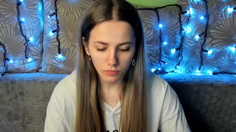 Snapshot of maggiecake chatting on January 19, 1:43 am Maggie online show from January 19, 1:43 am