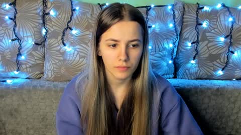 Snapshot of maggiecake chatting on December 14, 12:22 am Maggie online show from December 14, 12:22 am