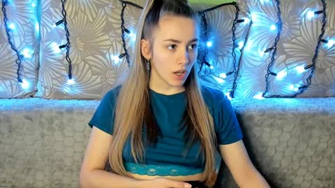 Snapshot of maggiecake chatting on January 27, 1:59 am Maggie online show from January 27, 1:59 am