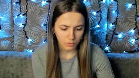 Snapshot of maggiecake chatting on March 1, 5:52 am Maggie online show from March 1, 5:52 am