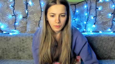 Snapshot of maggiecake chatting on December 18, 3:26 am Maggie online show from December 18, 3:26 am