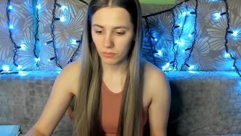 Snapshot of maggiecake chatting on February 15, 1:21 am Maggie online show from February 15, 1:21 am