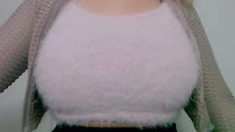 Maggie   online show from December 6, 6:04 am