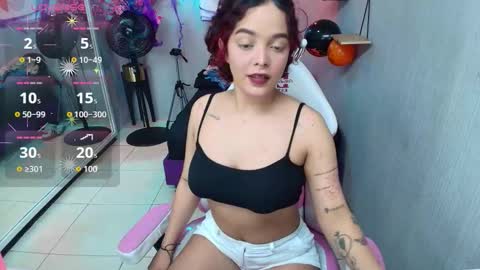 Snapshot of maggy_t18 chatting on November 1, 10:58 pm Maggy online show from November 1, 10:58 pm