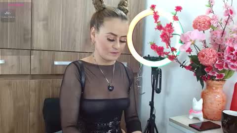 Snapshot of maghenta chatting on October 22, 9:09 pm Maghenta-MS mature online show from October 22, 9:09 pm