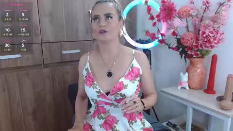 Snapshot of maghenta chatting on October 27, 11:43 pm Maghenta-MS mature online show from October 27, 11:43 pm