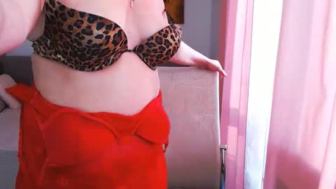 Snapshot of magic_blondie chatting on February 26, 1:00 pm Margo online show from February 26, 1:00 pm