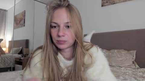 Snapshot of magic_couple13 chatting on October 24, 12:45 pm Alice online show from October 24, 12:45 pm