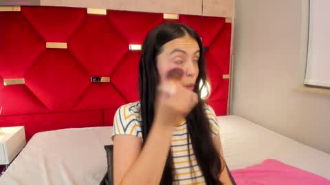 Snapshot of magic_fernanda chatting on February 17, 9:00 pm Fer online show from February 17, 9:00 pm