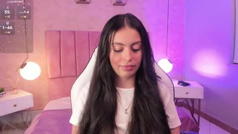 Snapshot of magic_fernanda chatting on February 22, 10:37 pm Fer online show from February 22, 10:37 pm