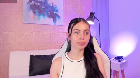 Snapshot of magic_fernanda chatting on February 4, 8:49 pm Fer online show from February 4, 8:49 pm