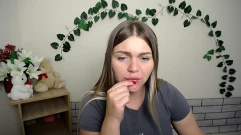 magic_katarina_ online show from September 25, 7:29 am