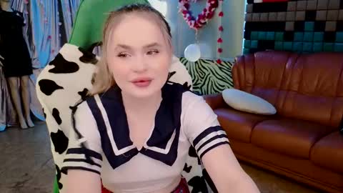 Jessica  Leila online show from February 15, 5:30 am