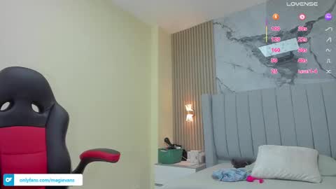 Snapshot of magievans1 chatting on October 1, 12:32 pm magievans1 online show from October 1, 12:32 pm