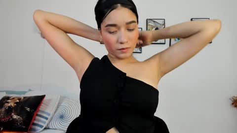 Maia online show from December 5, 12:44 pm