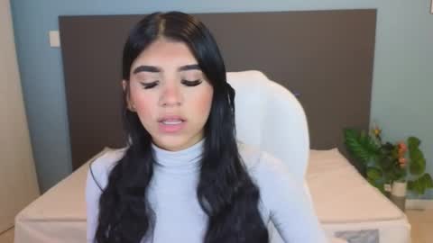 Maiaa Ruiz  online show from January 30, 1:31 pm