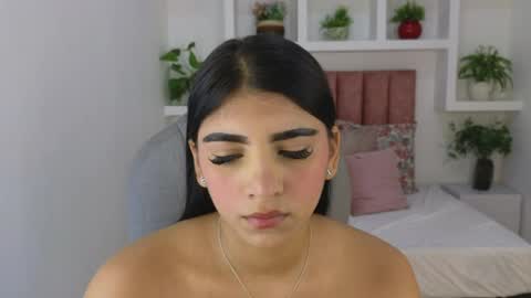 Maiaa Ruiz  online show from June 6, 1:28 pm