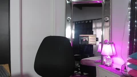 mailyn_gold online show from April 11, 11:47 am