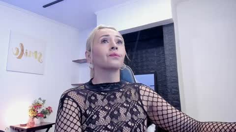 Snapshot of mailyn_jung_ chatting on January 9, 11:14 am Carolina Barrantes Munera online show from January 9, 11:14 am