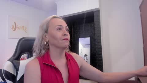 Snapshot of mailyn_jung_ chatting on January 21, 11:24 am Carolina Barrantes Munera online show from January 21, 11:24 am