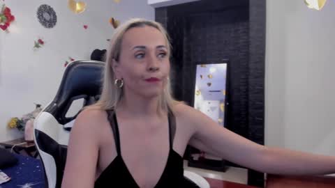 Snapshot of mailyn_jung_ chatting on February 7, 11:34 am Carolina Barrantes Munera online show from February 7, 11:34 am