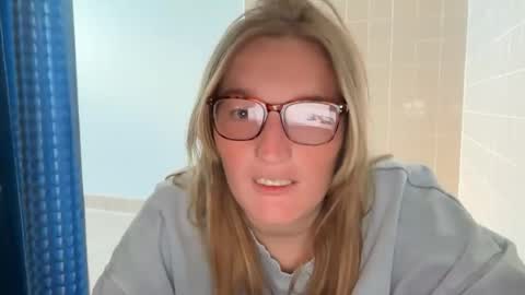 maisystellaxx online show from July 9, 10:44 pm