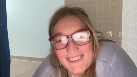 maisystellaxx online show from June 15, 9:59 pm