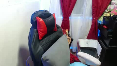Snapshot of maitte_22 chatting on January 18, 2:25 am Hello friends Im on another account online show from January 18, 2:25 am