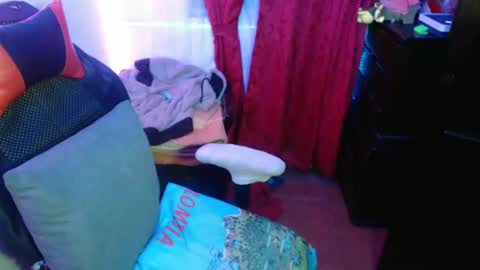 Snapshot of maitte_22 chatting on February 11, 12:17 am Hello friends Im on another account online show from February 11, 12:17 am
