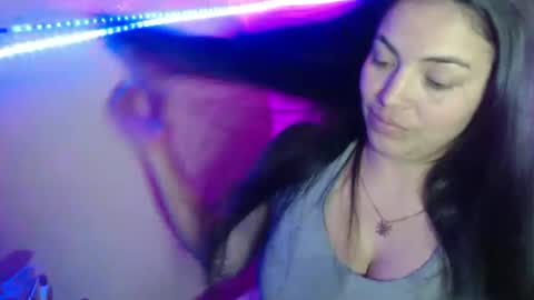 Snapshot of maitte_22 chatting on December 27, 3:20 am Hello friends Im on another account online show from December 27, 3:20 am