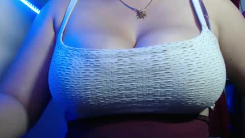 Snapshot of maitte_22 chatting on January 15, 2:06 am Hello friends Im on another account online show from January 15, 2:06 am