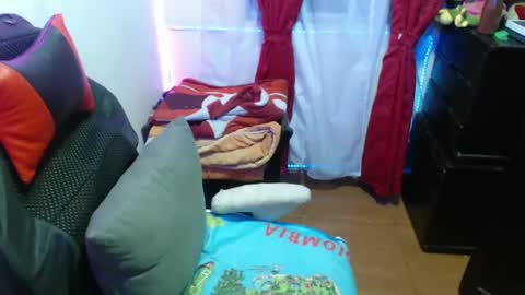 Snapshot of maitte_22 chatting on February 6, 3:06 am Hello friends Im on another account online show from February 6, 3:06 am