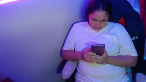 Snapshot of maitte_22 chatting on February 19, 1:08 am Hello friends Im on another account online show from February 19, 1:08 am