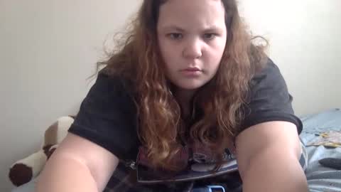 makemesquirt06 online show from October 24, 6:15 pm