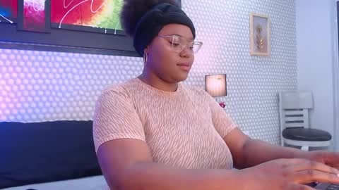 Snapshot of makena_gh chatting on February 16, 3:05 am makena online show from February 16, 3:05 am
