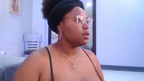 Snapshot of makena_gh chatting on February 5, 3:23 am makena online show from February 5, 3:23 am