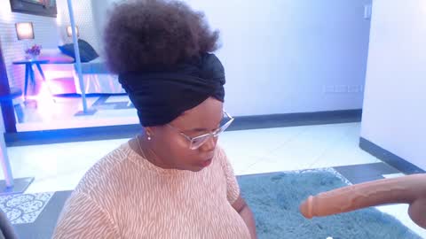 Snapshot of makena_gh chatting on February 1, 2:47 am makena online show from February 1, 2:47 am