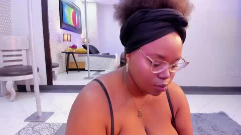 Snapshot of makena_gh chatting on March 10, 3:12 am makena online show from March 10, 3:12 am